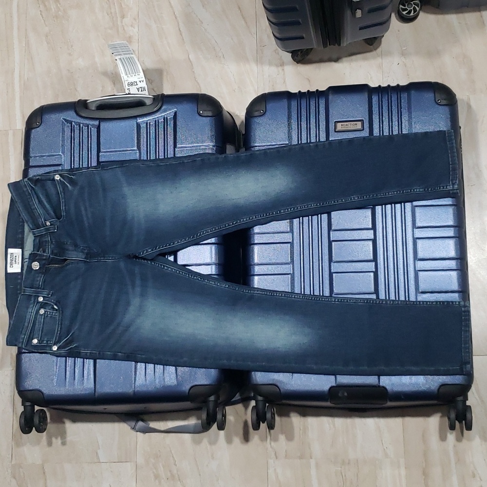 Brand: Levi/ Size: W30 L30
